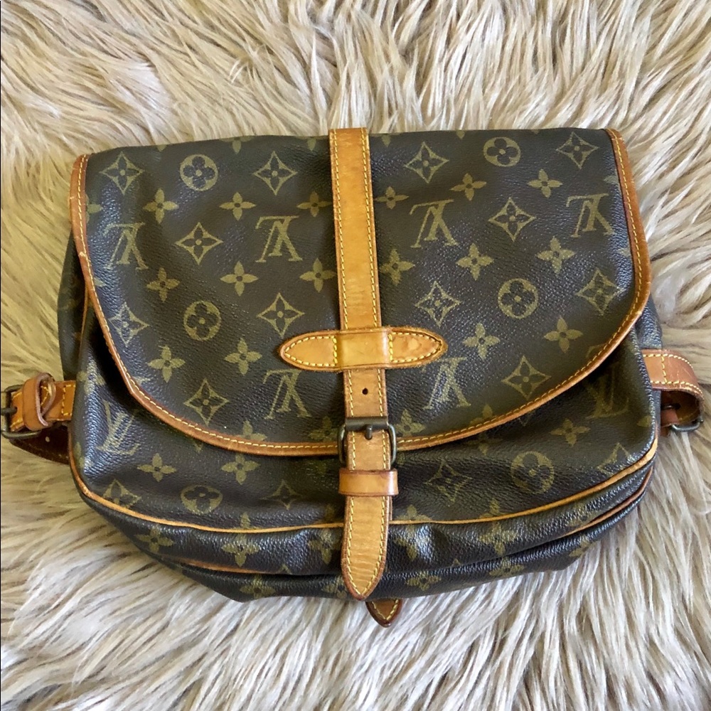 ❣️Authentic Louis Vuitton Saumur 30❣️